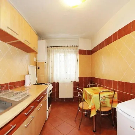 Espace - Zebrasov Apartment